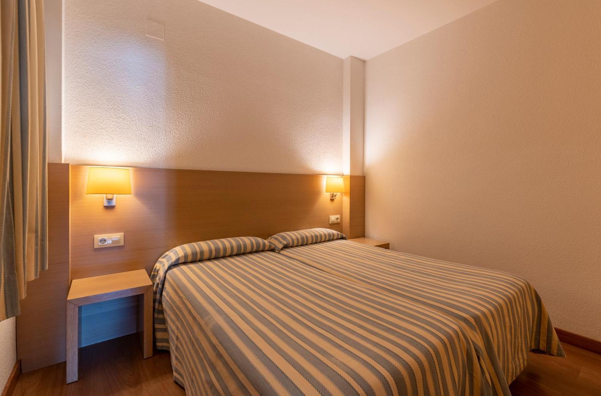 Almirall Apartaments Lloret de Mar Dış mekan fotoğraf